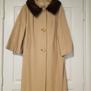 Cashmere Coat with fur collar